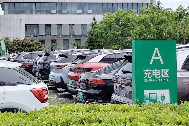 上半年全國新增130萬臺充電樁！新增充電樁相關(guān)企業(yè)近4萬家