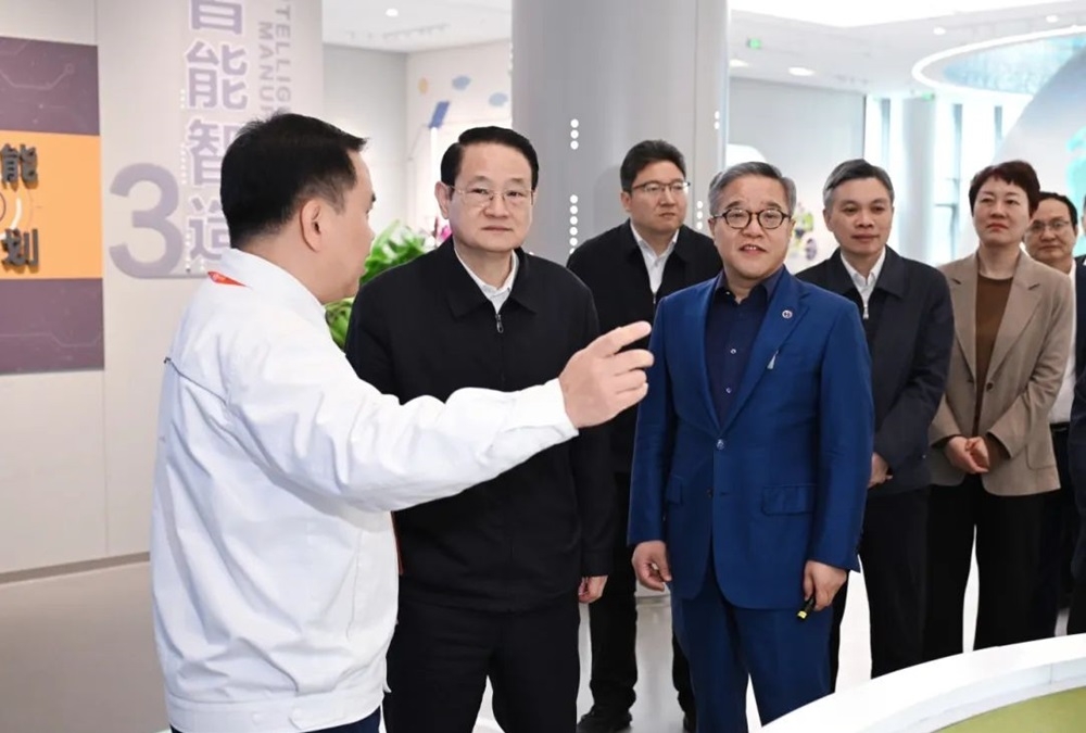浙江省委書記易煉紅調(diào)研萬(wàn)向創(chuàng)新聚能城：鼓勵(lì)發(fā)展新質(zhì)生產(chǎn)力 把美好藍(lán)圖變?yōu)楝F(xiàn)實(shí)