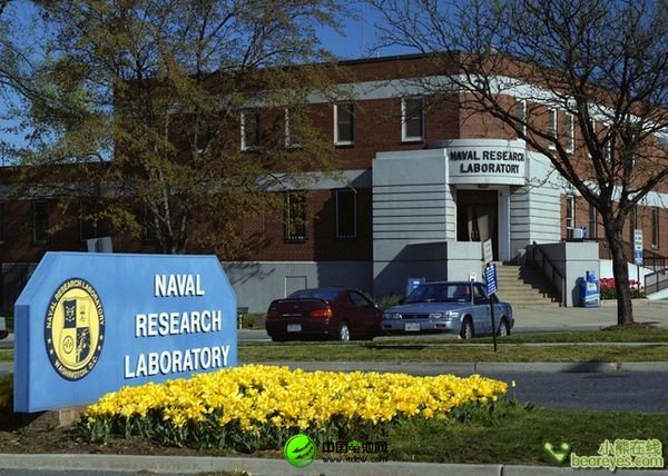 美國海軍研究實驗室（NRL）的科學家們日前成功發現了一項具有突破性意義的新方法，可以讓太陽能電池在水下高效作業。