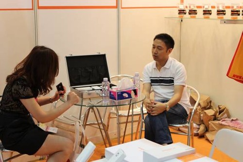 沃品移動(dòng)電源PW001深圳禮品展大受追捧 