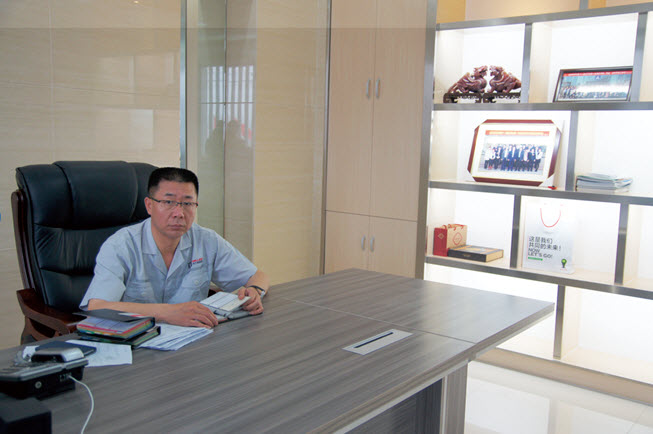 洲際傳媒：封總，您好。金力新能源材料科技有限公司作為河北省重點企業，得到了政府的大力支持。請您簡單介紹一下公司的產品、規模及發展歷程。