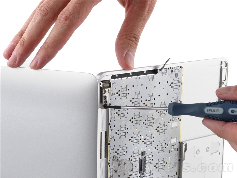 新MacBook完全拆解:蘋(píng)果太強(qiáng)大了 新MacBook完全拆解:蘋(píng)果太強(qiáng)大了