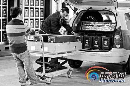?？诩冸妱拥氖颗艿美?電池充滿只能跑100公里