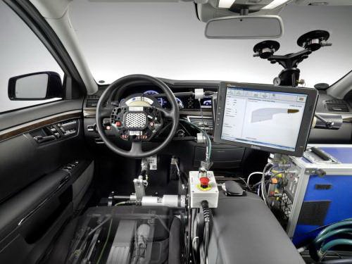 互聯(lián)網的力量 蘋果、特斯拉車里的未來誰做主？