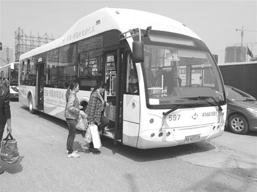 500輛純電動(dòng)公交車(chē)年內(nèi)穿行武漢 每車(chē)年省油費(fèi)10萬(wàn)