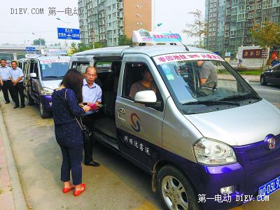 北京首批兩條新能源“迷你公交”運(yùn)營兩月