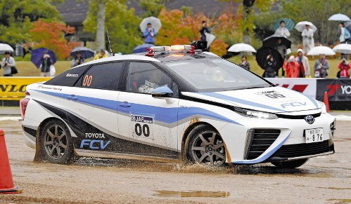 燃料電池車(chē)亮相日本賽場(chǎng) 號(hào)稱(chēng)“終極環(huán)保”