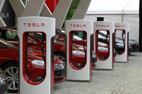特斯拉電動汽車充電樁落戶西雙版納勐海傣鄉