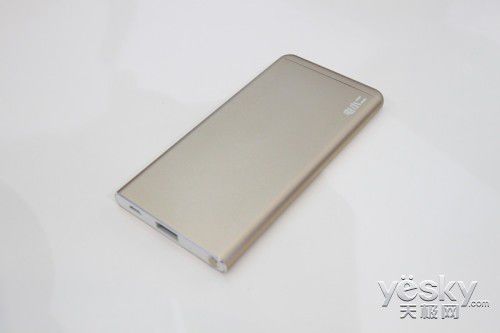 iPhone6移動電源唱主角 電小二參展高交會