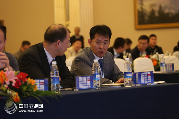 中國有色金屬工業協會鋰業分會秘書長張江峰與中國電池網CEO于清教
