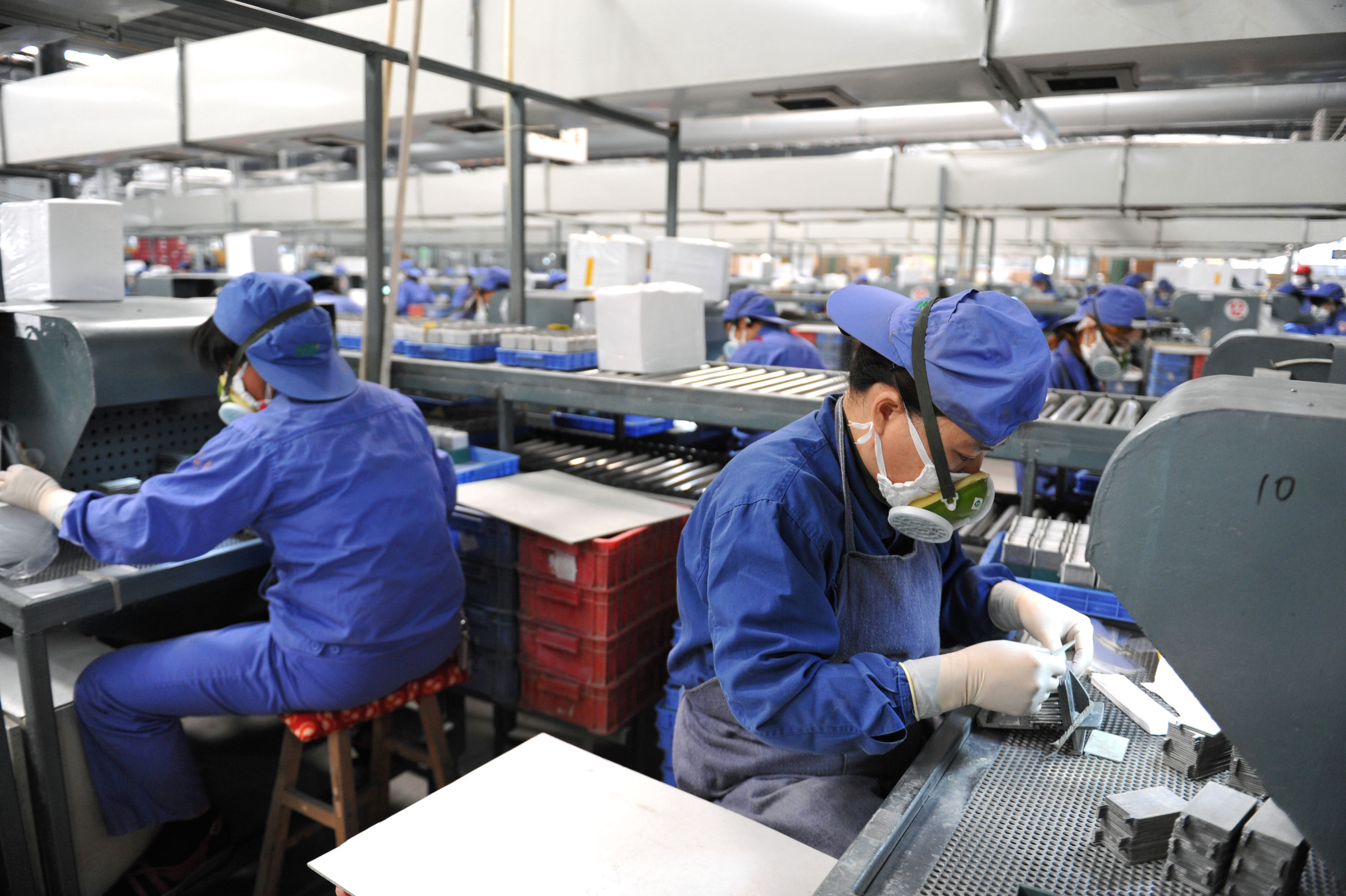 1422396989616934.jpg2月1日起鉛蓄電池按4%稅率征收消費(fèi)稅  新能源電池除外