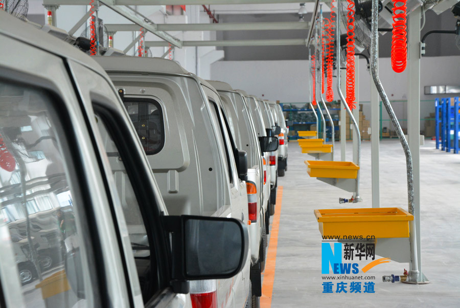 探訪重慶新能源汽車生產企業 一年養車只花幾百元不是夢