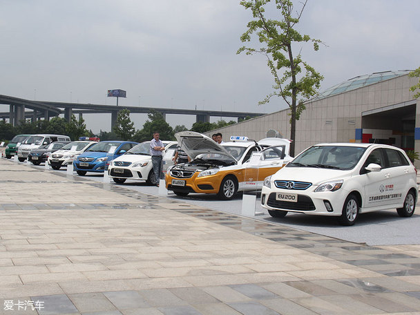 江蘇新能源汽車現(xiàn)狀:以電動(dòng)大巴和充電樁為主 江蘇新能源汽車現(xiàn)狀:以電動(dòng)大巴和充電樁為主