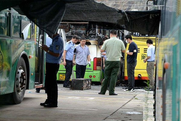 廈門11輛公交車自燃被燒毀 金龍電氣混合動(dòng)力受牽連 廈門11輛公交車自燃被燒毀 金龍電氣混合動(dòng)力受牽連