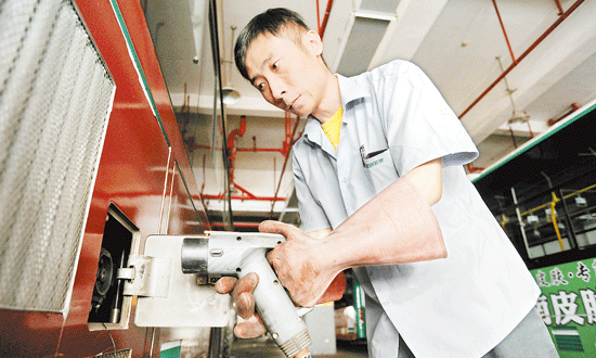 新能源車推廣相對滯后 云南首座充電站5年無電動汽車光顧 新能源車推廣相對滯后 云南首座充電站5年無電動汽車光顧