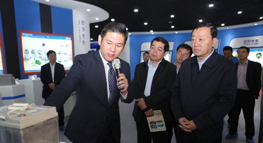 山東省副省長張務(wù)鋒蒞臨奧冠 綠色能源受贊