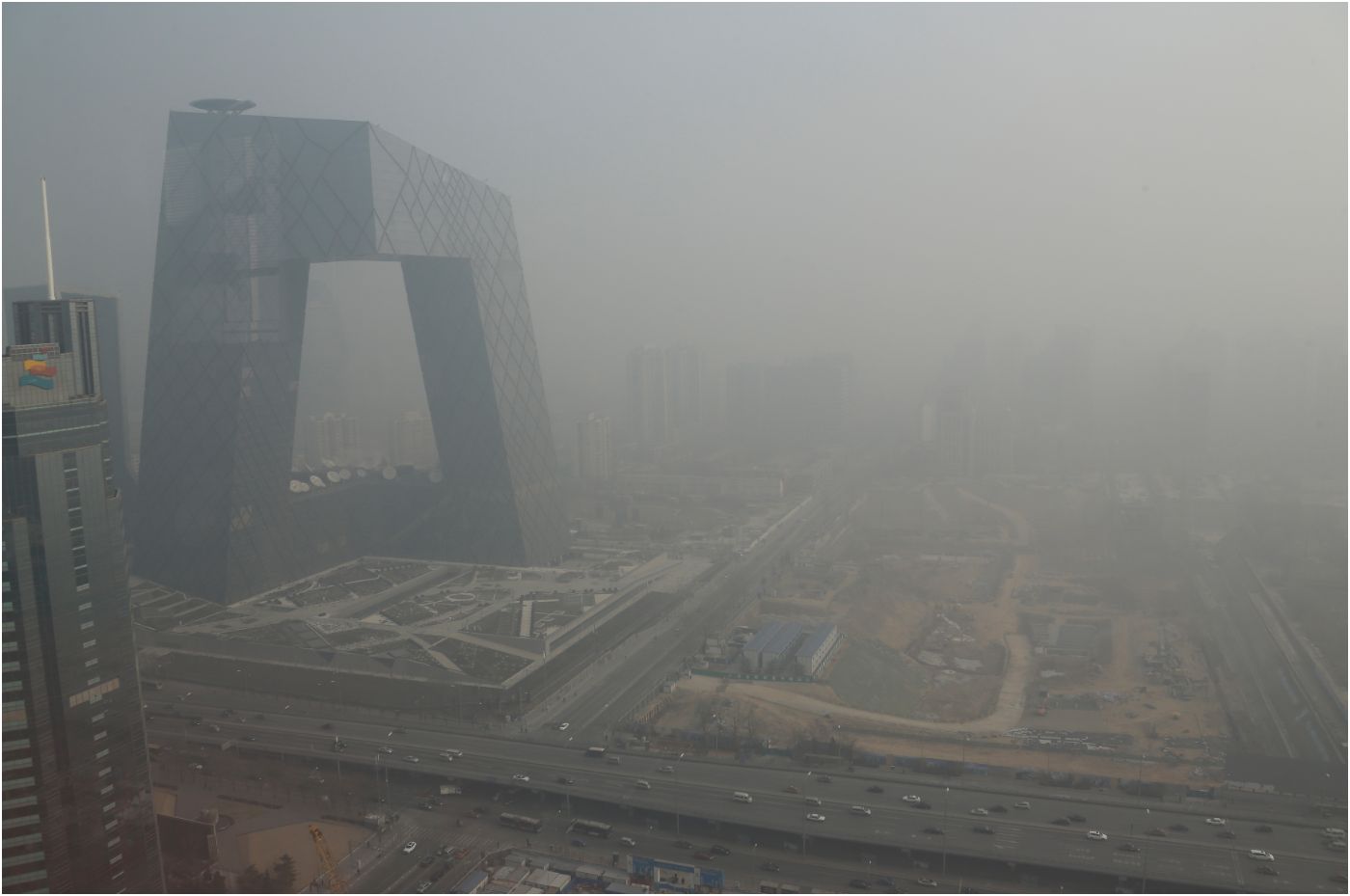 霧霾下的北京東三環