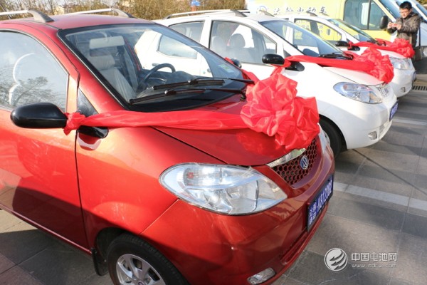 2015年產(chǎn)34.7萬輛 山東試行小型電動(dòng)車達(dá)標(biāo)標(biāo)識(shí)管理