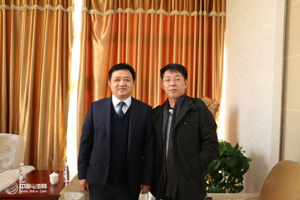 國軒高科總裁方建華（左）接受中國電池網(wǎng)創(chuàng)始人/CEO、鋰電“達(dá)沃斯”秘書長專訪