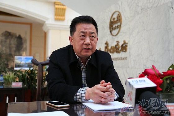 市人大代表、煙臺(tái)舒馳客車有限責(zé)任公司董事長(zhǎng)、總經(jīng)理于忠國(guó)