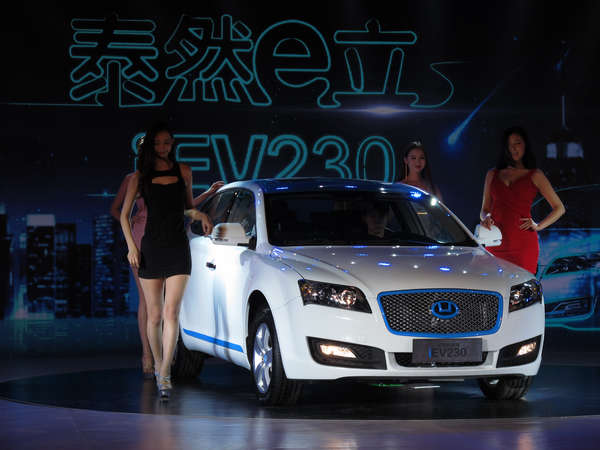 華泰純電動(dòng)出租車(chē)iEV 230