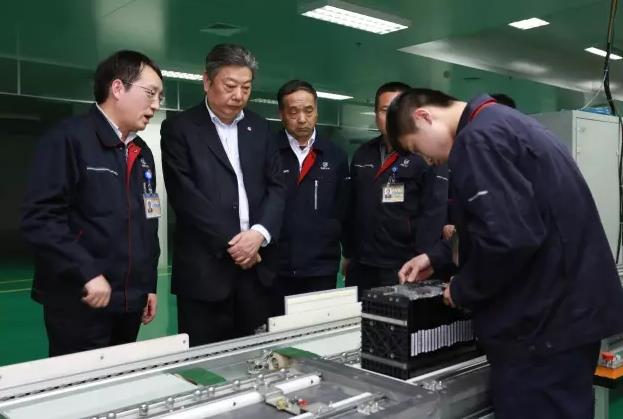 中航工業集團公司董事長、黨組書記林左鳴視察中航鋰電