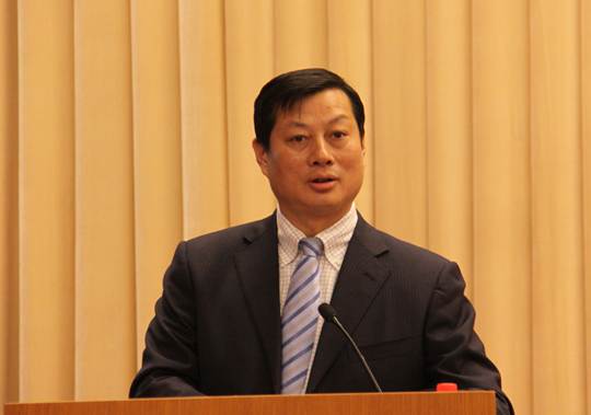 中國汽車工業(yè)協(xié)會第八屆理事會會長/東風汽車公司董事長、黨委書記竺延風主持會議并講話
