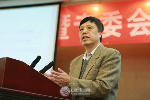 中國物資再生協(xié)會常務副會長、資源強制回收產(chǎn)業(yè)技術(shù)創(chuàng)新戰(zhàn)略聯(lián)盟劉強理事長發(fā)言