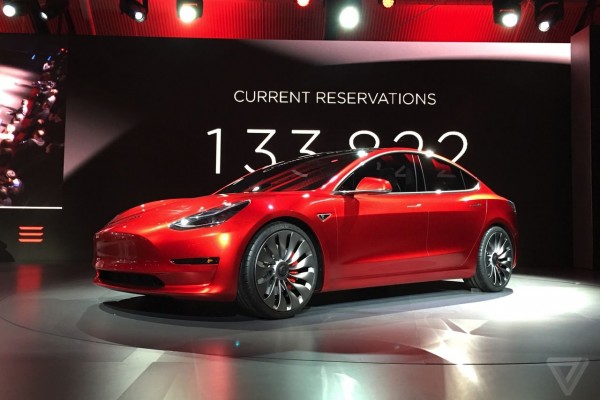 特斯拉Model 3預(yù)訂火爆 1天賣出18萬輛