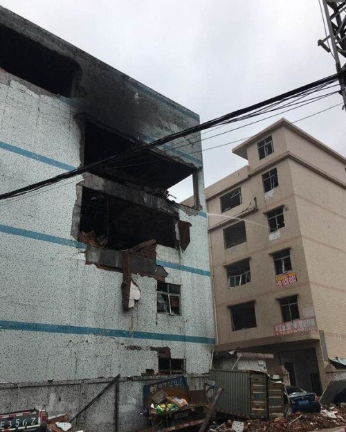 深圳龍華新區(qū)一電子廠突發(fā)火災(zāi) 現(xiàn)場傳出爆炸聲 深圳龍華新區(qū)一電子廠突發(fā)火災(zāi) 現(xiàn)場傳出爆炸聲