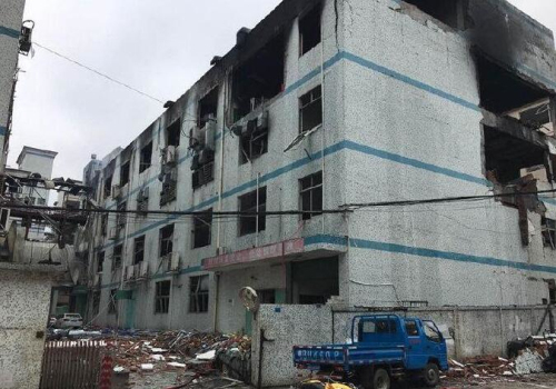 深圳龍華新區(qū)一電子廠突發(fā)火災(zāi) 現(xiàn)場傳出爆炸聲 深圳龍華新區(qū)一電子廠突發(fā)火災(zāi) 現(xiàn)場傳出爆炸聲