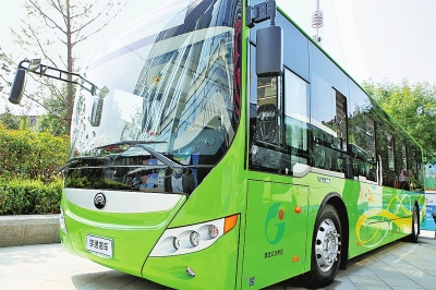 參加會展的宇通電動客車。記者聶冬晗攝