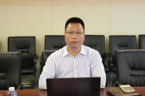 董事長(zhǎng)兼總經(jīng)理王明旺