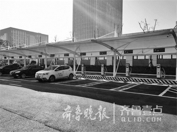 濟南龍奧大廈電動車分時租賃點，已租出不少車