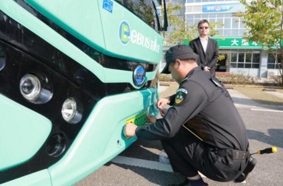 深圳試點新能源車專屬車牌 全國首批號牌“花落”比亞迪 深圳試點新能源車專屬車牌 全國首批號牌“花落”比亞迪