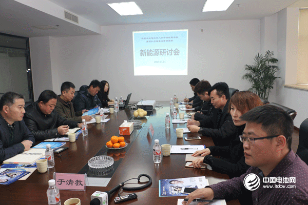調(diào)研團(tuán)一行與威海臨港創(chuàng)業(yè)創(chuàng)新基地優(yōu)秀企業(yè)領(lǐng)導(dǎo)人交流、座談 調(diào)研團(tuán)一行與威海臨港創(chuàng)業(yè)創(chuàng)新基地優(yōu)秀企業(yè)領(lǐng)導(dǎo)人交流、座談