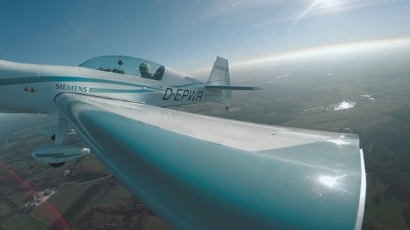 Extra 330LE電動飛機采用西門子電機，創造了全新世界紀錄