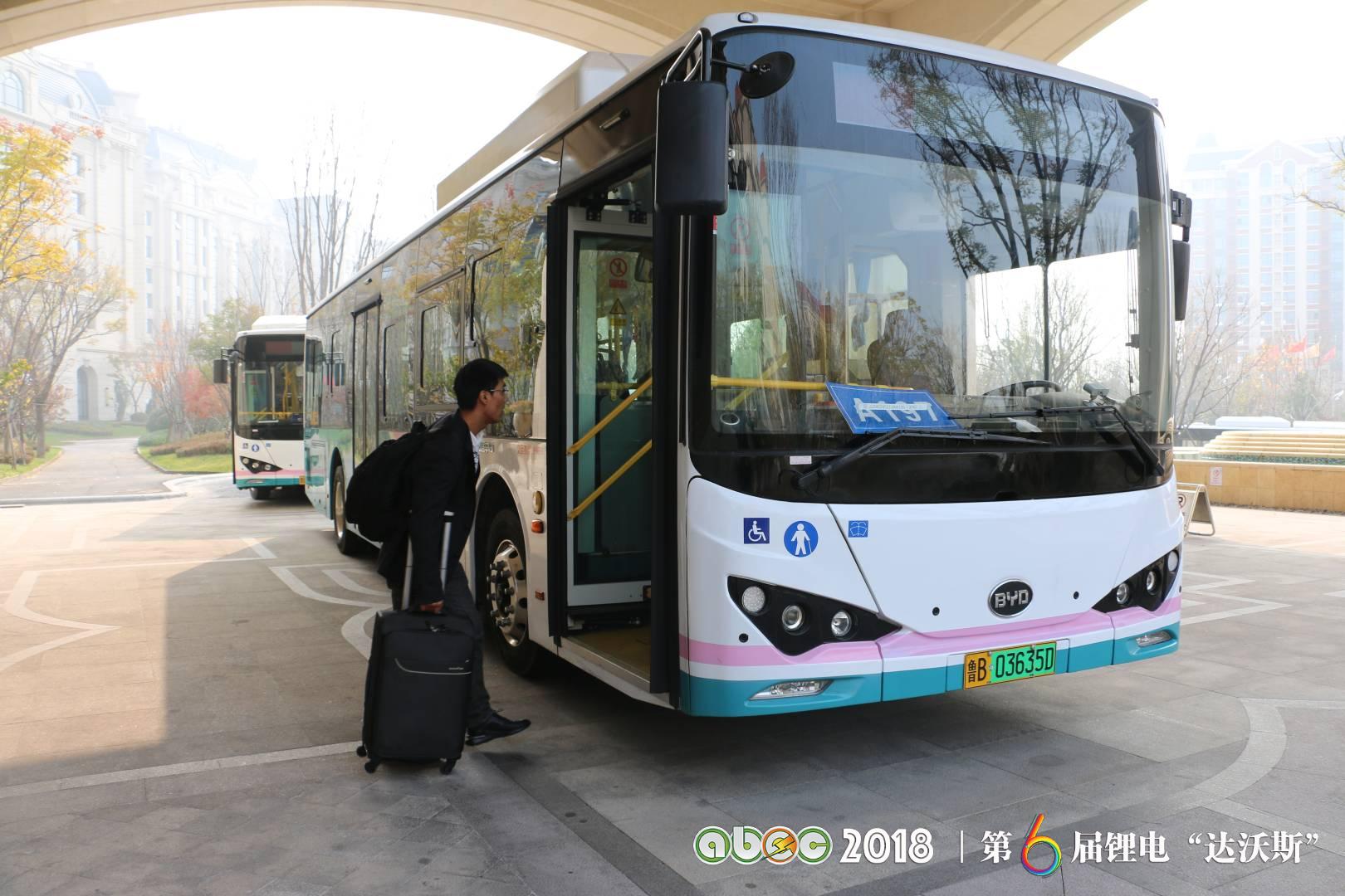 比亞迪助力ABEC2018|鋰電“達沃斯”組委會圓滿完成接送嘉賓任務 比亞迪助力ABEC2018|鋰電“達沃斯”組委會圓滿完成接送嘉賓任務