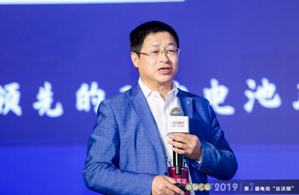 中國科學(xué)院上海硅酸鹽研究所能源材料研究中心主任、研究員溫兆銀