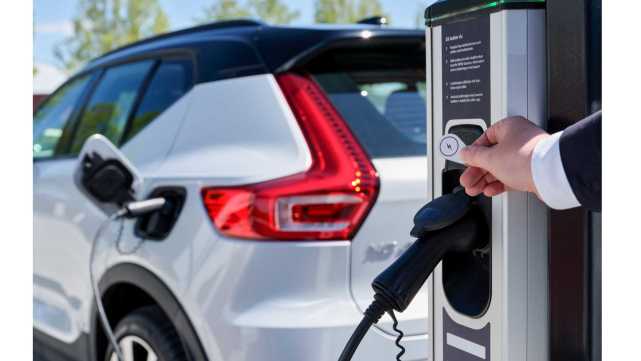 英國電動汽車協(xié)會： 超八成受訪者希望在2035年前禁售燃油車