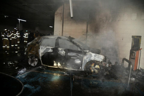 電池起火事故頻發 電動汽車發展面臨巨大挑戰
