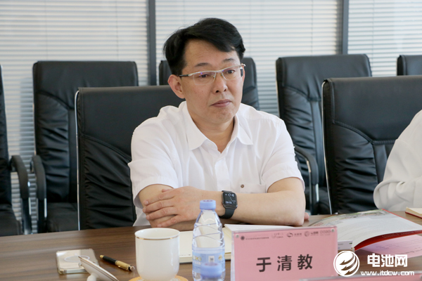 德固特董事長魏振文一行到訪海融網(wǎng)山東總部 共話轉(zhuǎn)型變革機遇 德固特董事長魏振文一行到訪海融網(wǎng)山東總部 共話轉(zhuǎn)型變革機遇